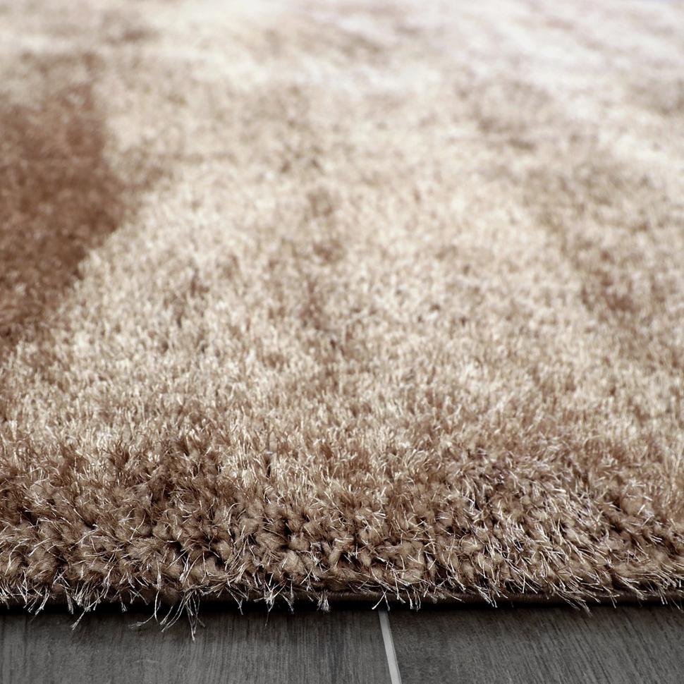 Large Beiges – A shaggy Rug