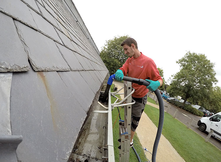 How to Get the Best Render Cleaning in Swindon