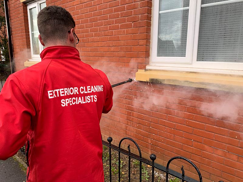 Render Cleaning Swindon – Why You Should Hire a Professional