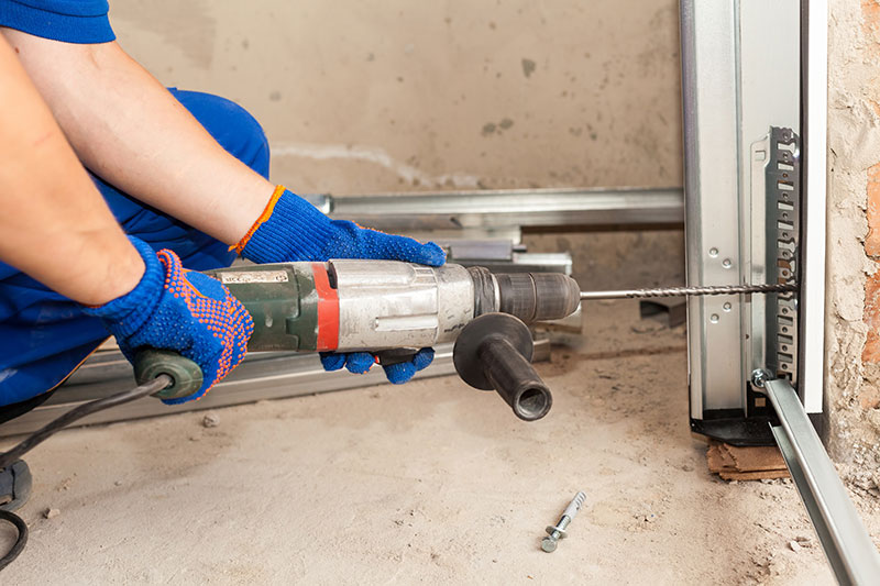 10 Reasons to Use a Garage Door Repair Service in Setauket