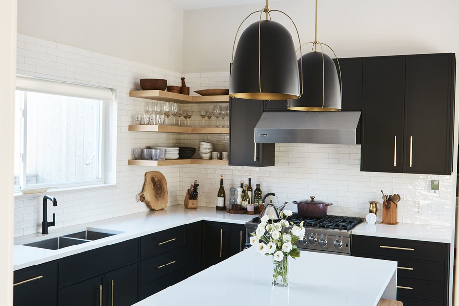 Amazing Ideas on Black Kitchen Cabinets
